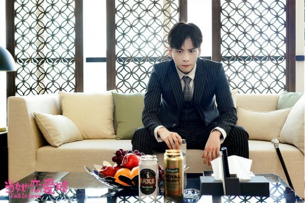 魏哲鸣《当她恋爱时》热播 霸道总裁也惹人心疼