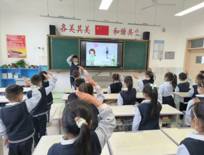 先锋引领促成长，莱芜区世纪城小学开展入队前教育