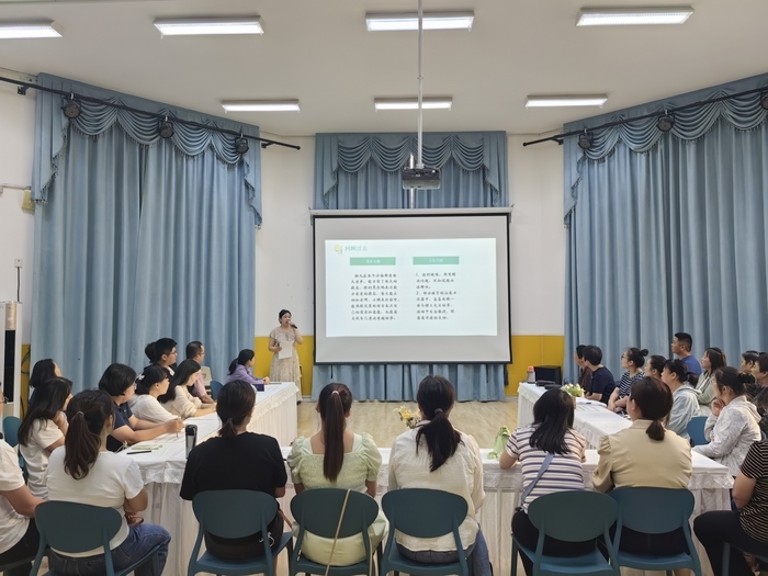 槐荫区礼乐佳苑幼儿园雅苑分园举办新学期家长会