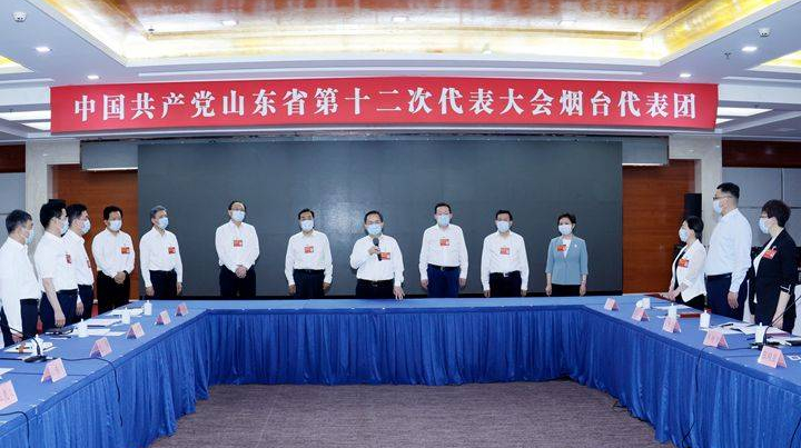 山东省委领导看望省第十二次党代会代表