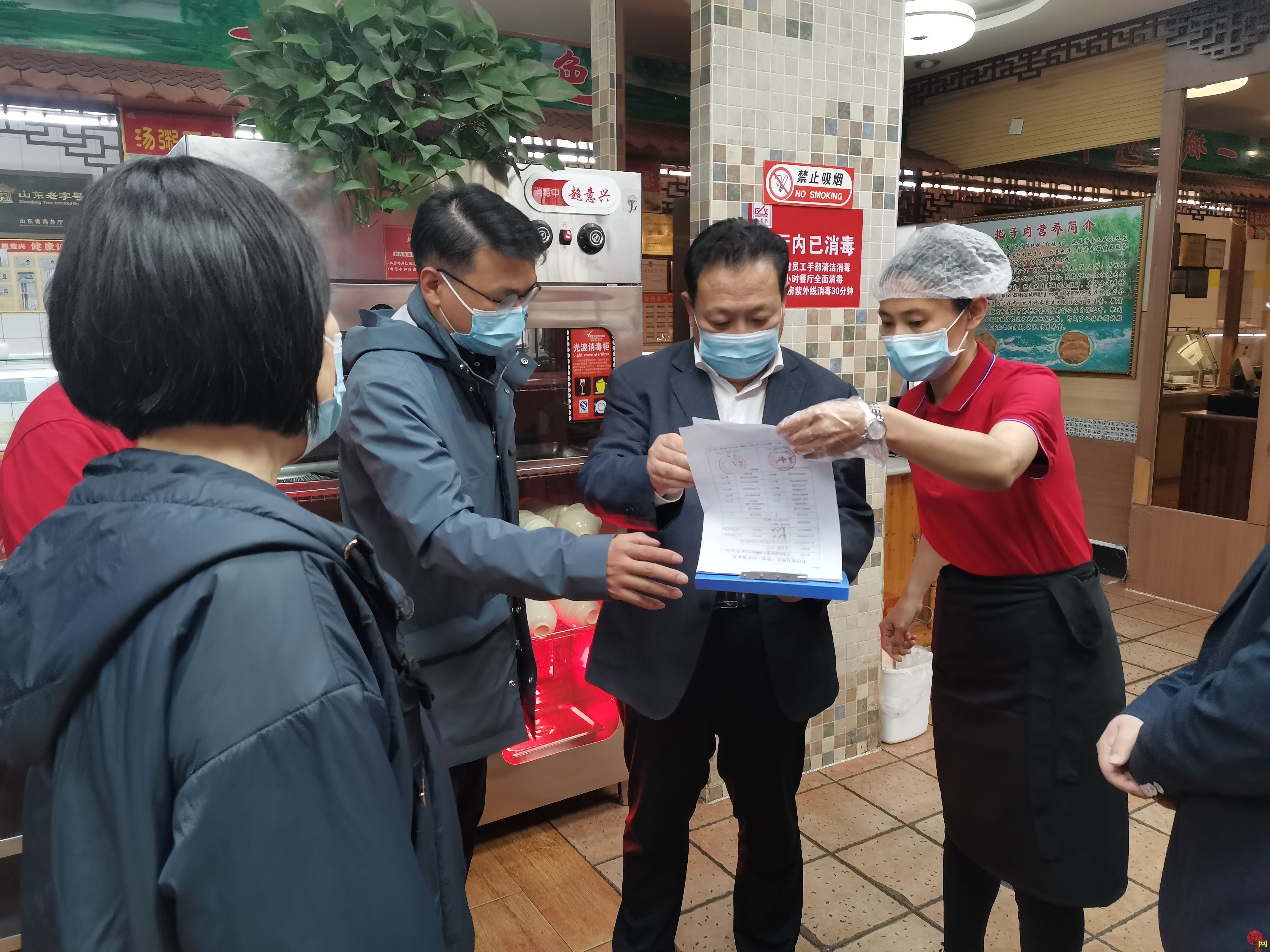 济南市商务局到市中区和槐荫区督导检查有序恢复餐饮（堂食）经营工作