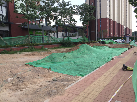 【啄木鸟在行动】铁厂北路奥体中路公交站南侧渣土覆盖不全