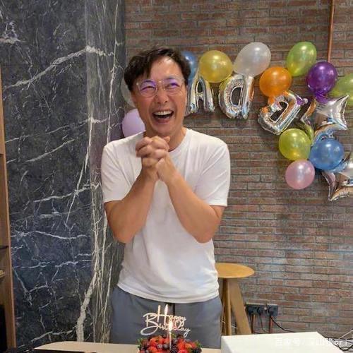 陈奕迅,好像很瘦呢|把好像去掉！陈奕迅零点晒照为自己庆生 自夸：好像很瘦呢