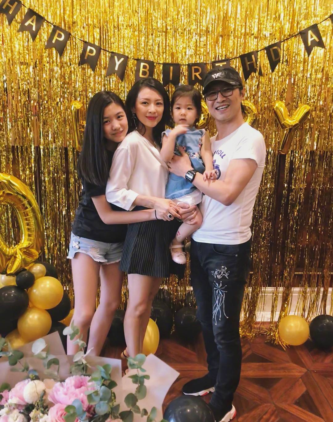 章子怡被曝回国坐月子，汪峰携女儿醒醒探望