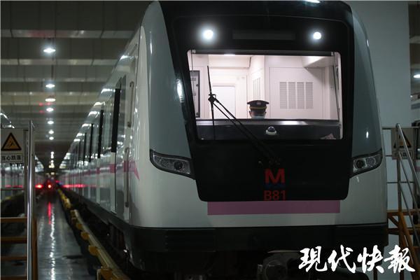 武汉地铁归来！90后司机见证昔日末班车今日首班车