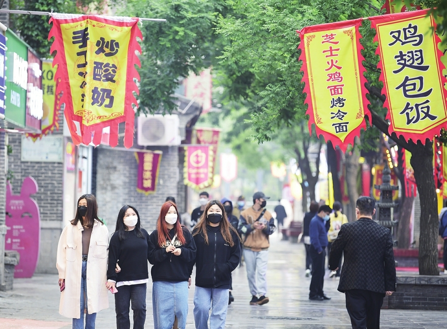 泉城美食街区重拾“烟火气”