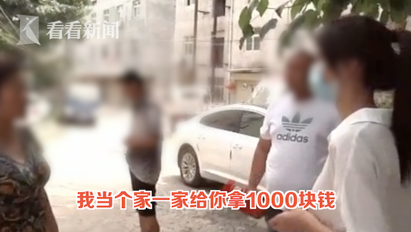 5个熊孩子车顶蹦迪车损1万多 没有家长肯担责：踩一下不至于坏了