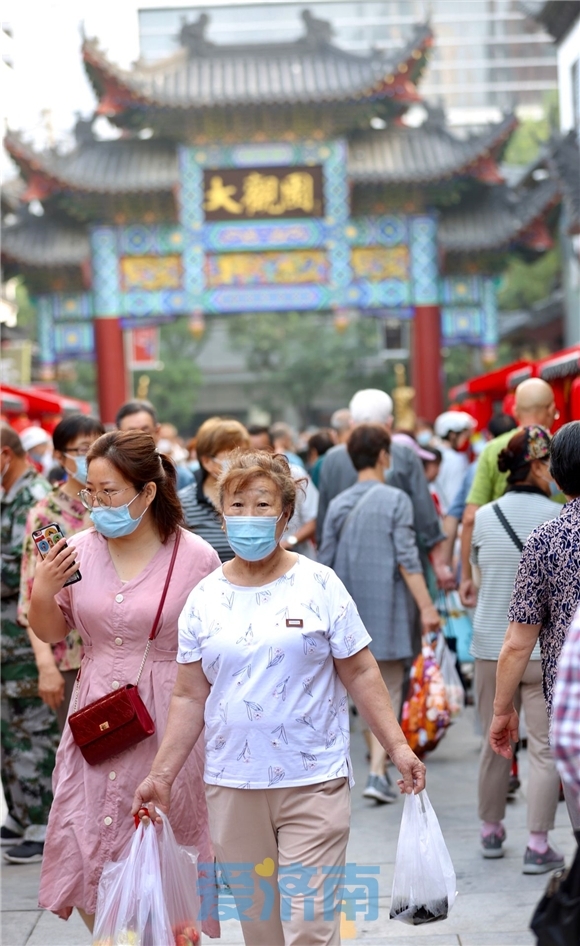 济南大观园早市开市迎宾
