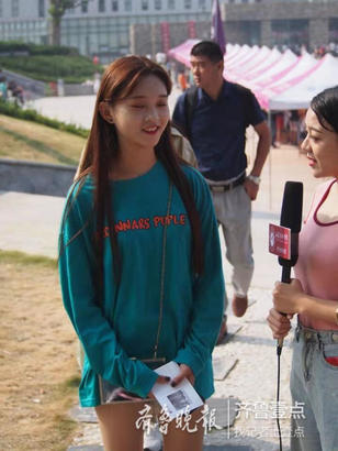 山东艺术学院迎新报到现场，学舞蹈的窈窕女孩，最小的16岁！