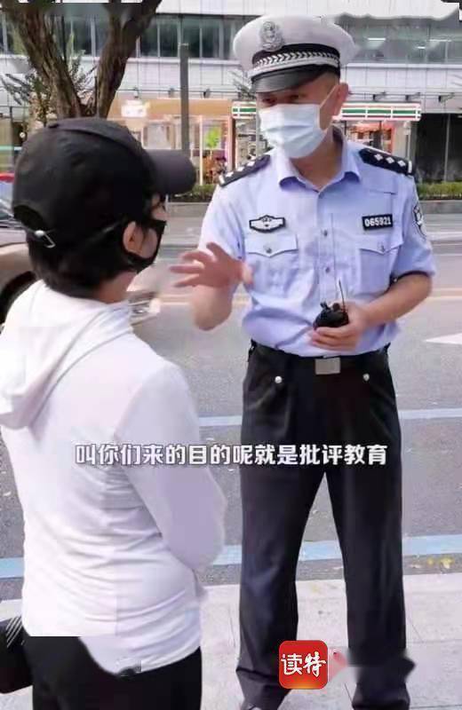 市交警局宣传科民警熊崇君找到了涉事女乘客老公,当熊警官在电话中