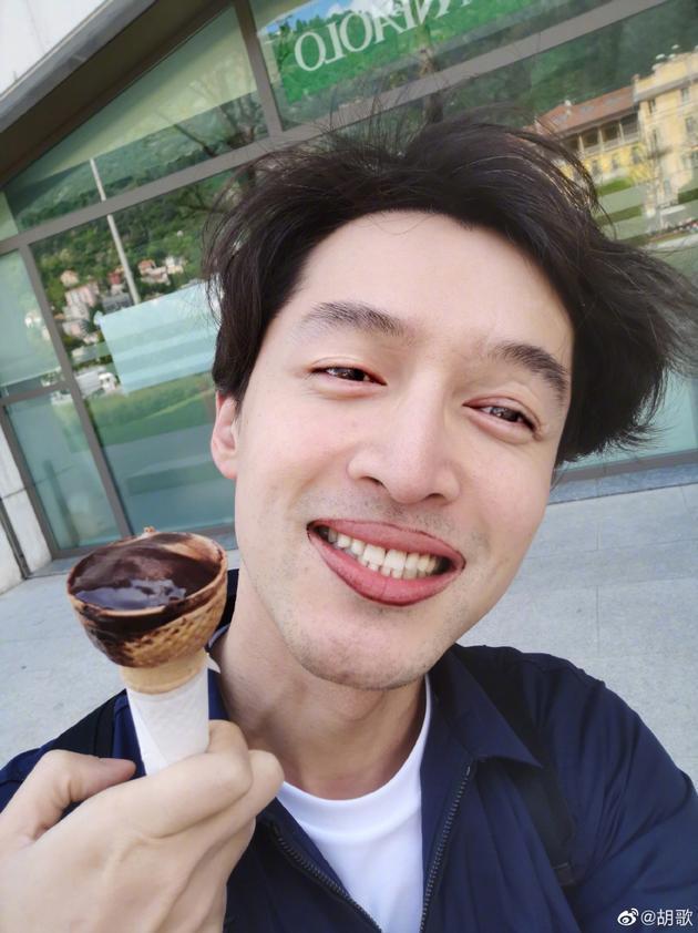 天了噜!胡歌爆炸头什么情况?实锤图曝光,,迷妹集体惊呆了