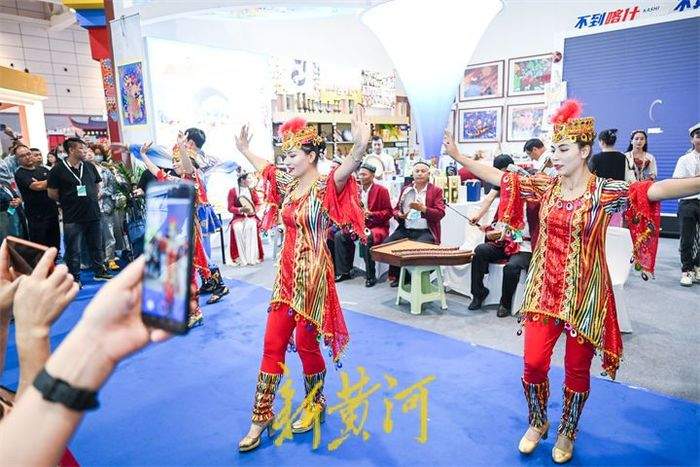 魅力爆棚 新疆喀什非遗亮相文旅博览会