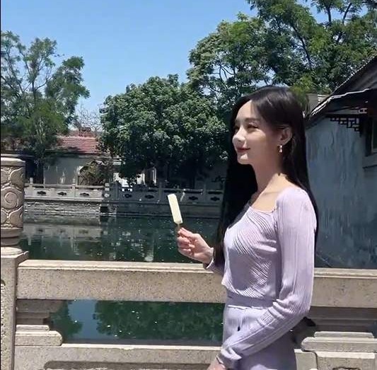 演员李一桐，在家乡济南打卡，刷屏了