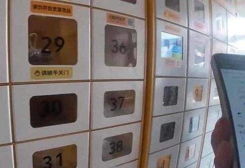 不免费！济南美团外卖柜开始收费 外卖重回露天模式