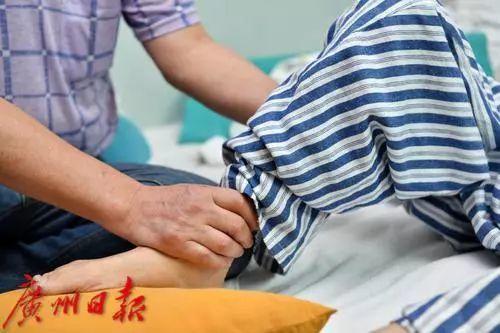 女子被“天降大狗”砸瘫 两名被告承担百万元赔偿责任