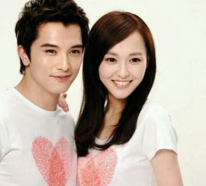 张钧甯|38岁邱泽现身名媛生日宴，身材发福和靓女嗨聊不停