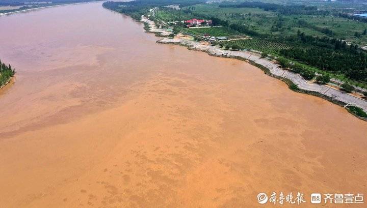 黄河济南段流量突破4000m³每秒非常壮观，水位已平稳回落