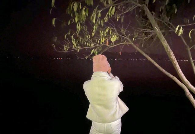 隽逸|【吃瓜围观】吉克隽逸手机掉进西湖里了一副允悲的模样笑翻网友