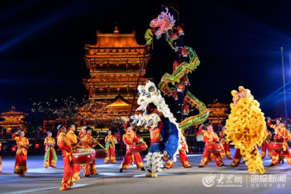 台儿庄古城上演缤纷跨年夜