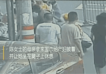 姑娘在街头走着走着，孩子突然生出来了！接下来这幕可真暖心