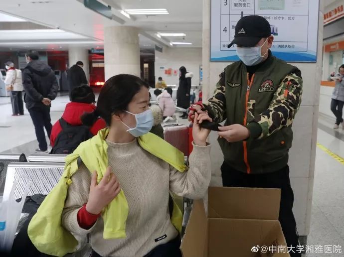 互喊加油，四大“天团”会师武汉！网友：王炸来了，中国必胜！