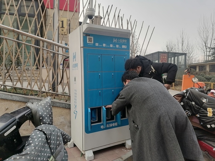 都市換電員：護(hù)航外賣騎手“春節(jié)不打烊”
