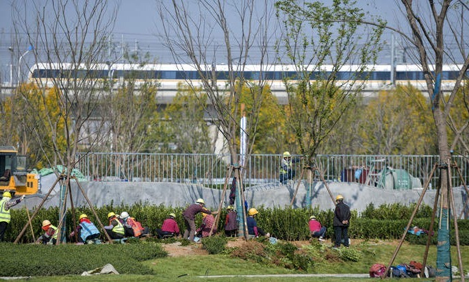 地铁2号线车站旁新建中央公园