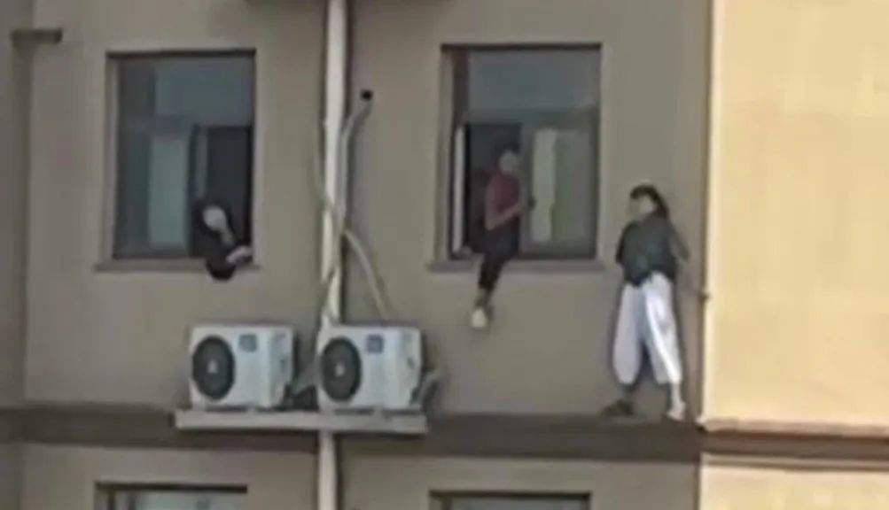 “我18周岁了，看见这个事不能袖手旁观”