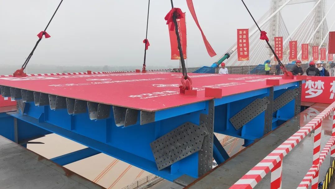 提前六个月，G104京岚线济南黄河公路大桥主桥正式合龙！