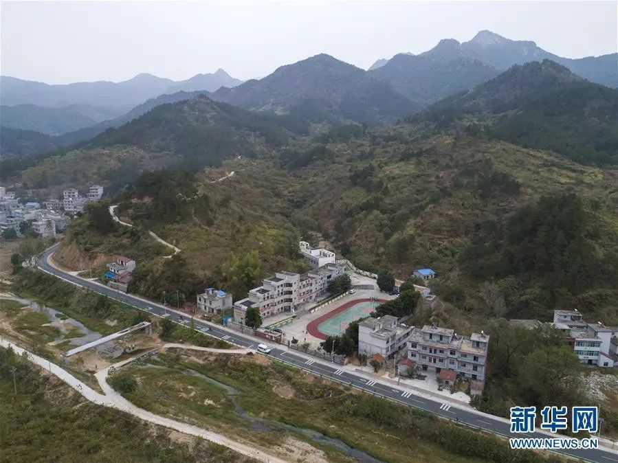 这位“90后”校长小姐姐，你的青春很美！