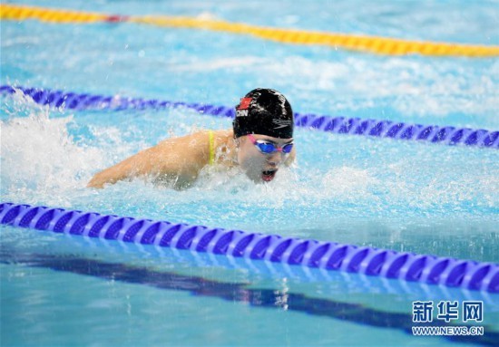组图：军运会女子100米蝶泳 中国选手张雨霏夺冠