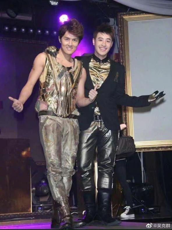 吴克群|吃防腐剂长大的吗？潘玮柏吴克群合影姿势引发回忆杀 八年后首同框竟一点没变
