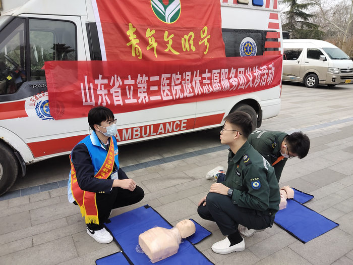 济南市技师学院轨道交通学院开展学雷锋志愿服务活动