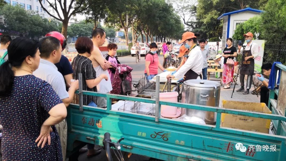 大学白读了?卖油条年入30万 济南