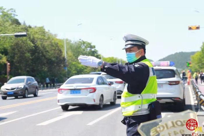 济南交警喊话僵尸车:文明2021-3号行动