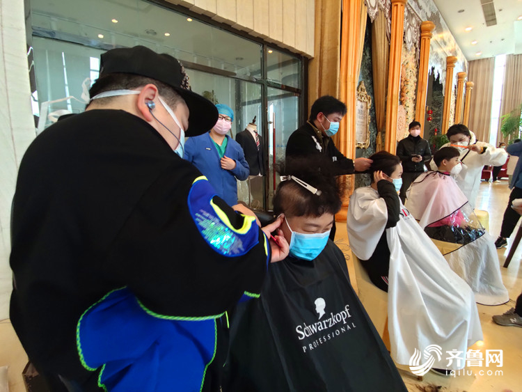 武汉“疫”线记录｜医疗队员再剪发 从长发及腰到头上“小笼包”