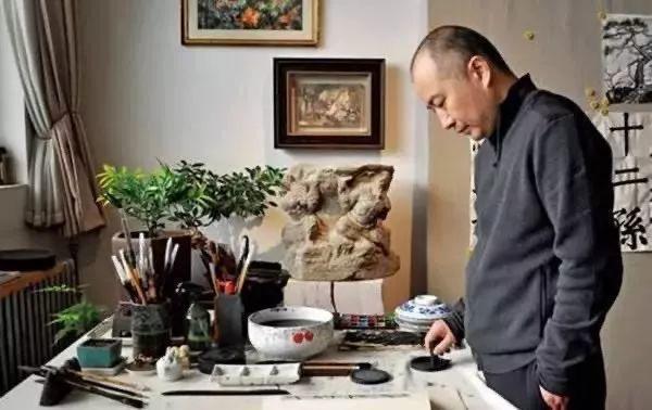 做周杰伦房东,凭一瓶辣椒酱引资上亿,这个过气歌手原来藏的这么深