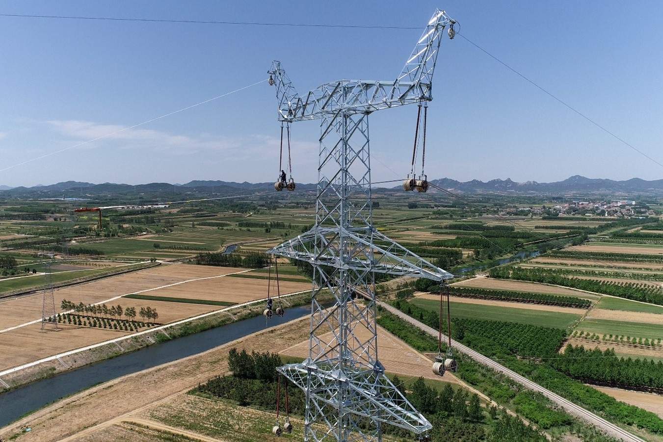 国网山东电力国核示范500千伏送出工程全线架通