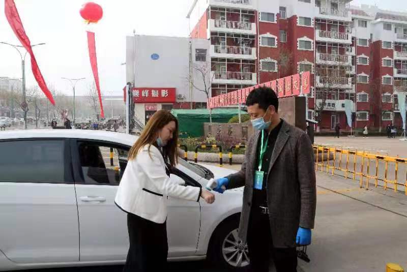 八千多个岗位送进校园，东港举办2021“春风行动”暨企业用工保障服务专项行动招聘会