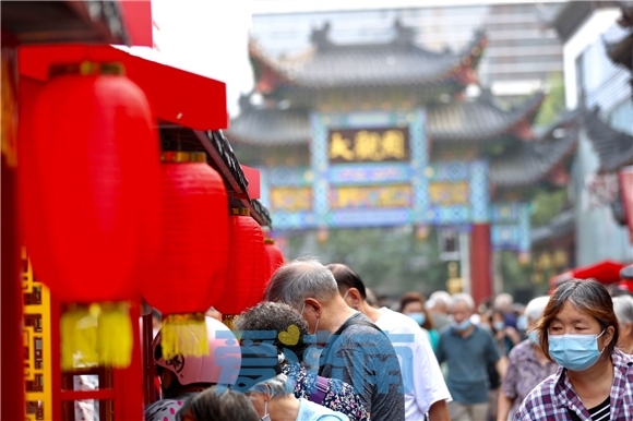 济南大观园早市开市迎宾