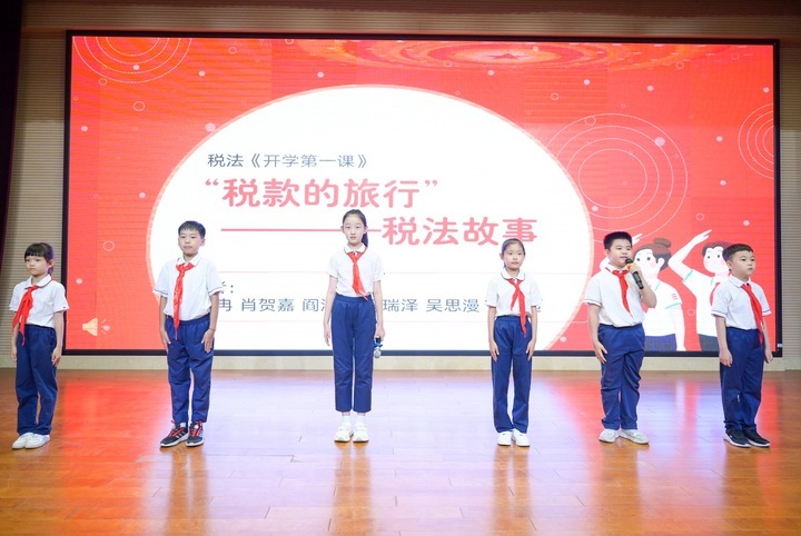 “税润桃李小课堂”走进市青少年税收普法教育基地