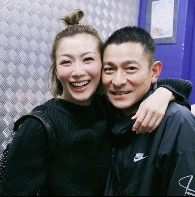 刘德华首次畅谈老婆朱丽倩我欠她一个婚礼