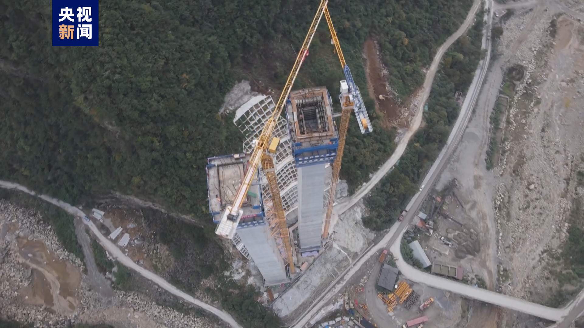 巫云开高速全线最高墩 双河口特大桥主墩顺利封顶