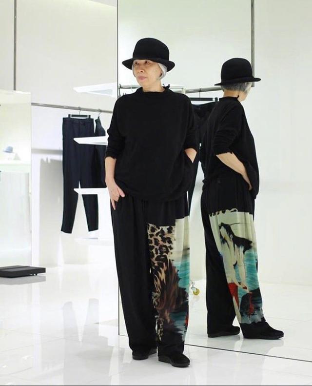 周杰伦妈妈好会穿|冲上热搜！周杰伦妈妈好会穿 完全可以走秀场了！