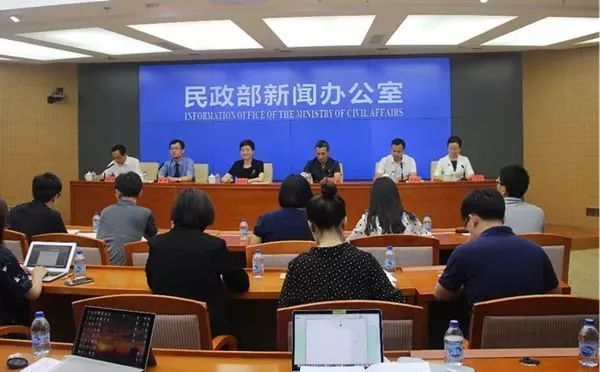 50万“事实孤儿”将有生活保障，父母生而不养要受惩戒