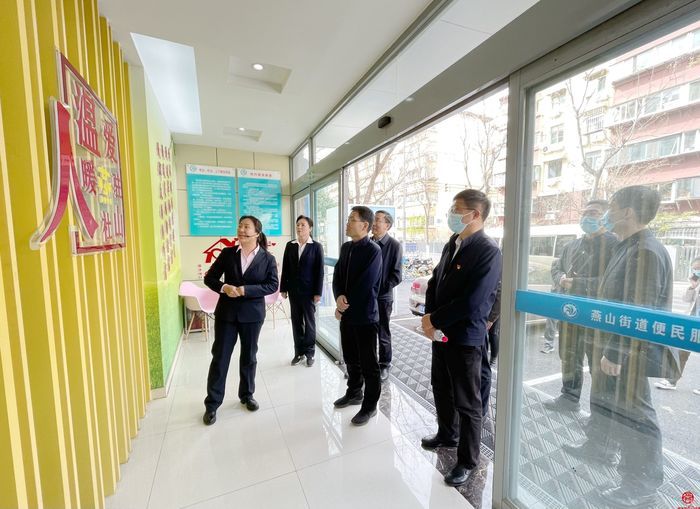 北京市人社局调研组一行到历下区燕山街道便民服务中心调研公共就业服务工作