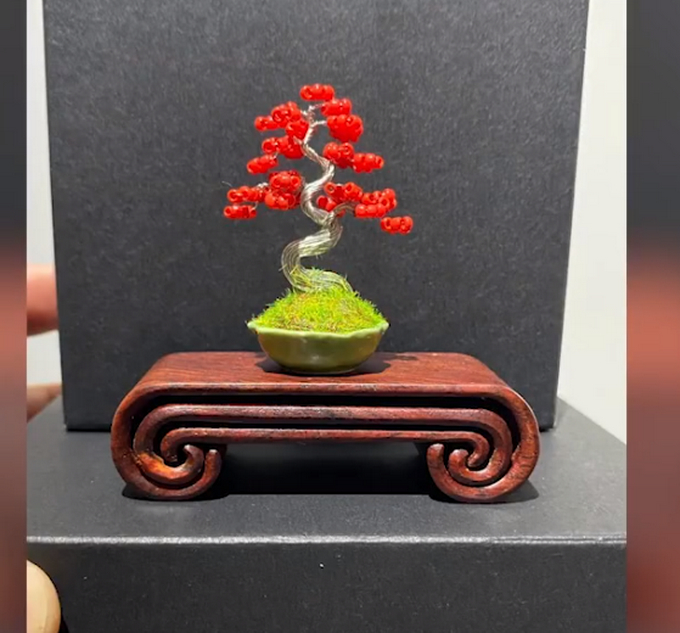 男子用铁丝DIY盆景，网友：厉害了！果然是行行出状元