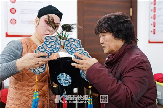 为爱发电！杭州城东有一帮公益演越剧的老板娘