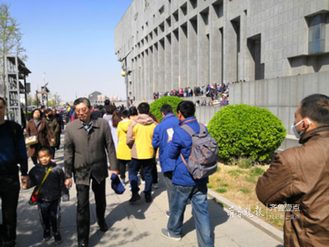 今天省博排起史上最长的队！只为一观埃及木乃伊真容