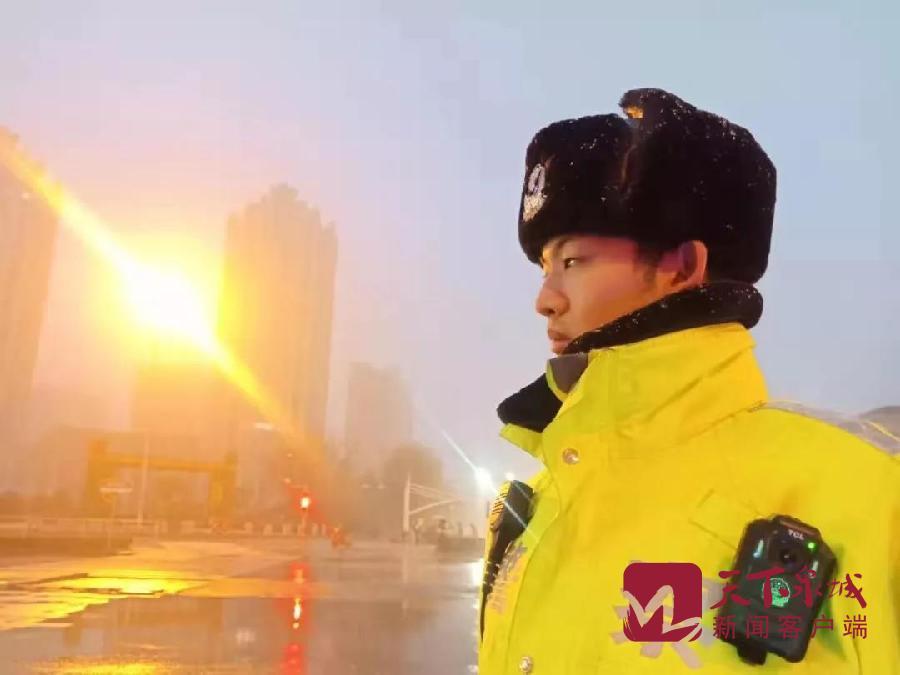 文明济南经得起大雪检阅 因为有人一直在行动